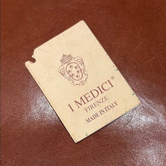 I Medici Italian Leather Messenger Bag with Adjustable Strap - Picture 5 of 14